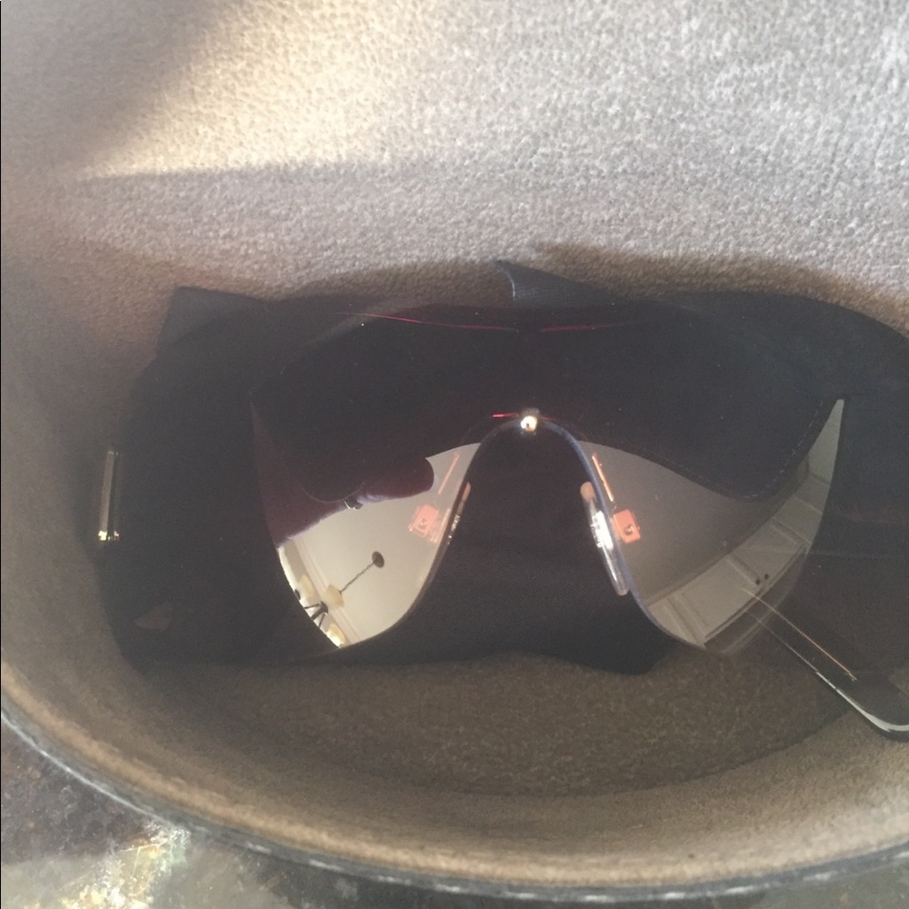 Authentic Burberry Sunglasses - Picture 13 of 14